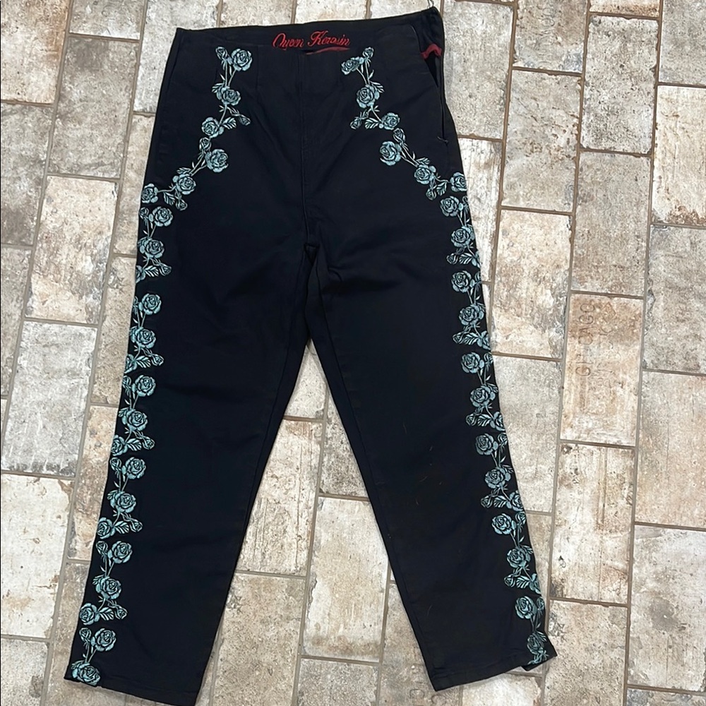 Queen Kerosin Black Pants with Floral Embroidery